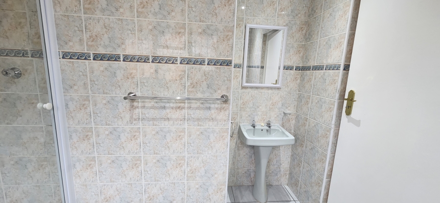 To Let 3 Bedroom Property for Rent in Meadowridge Western Cape